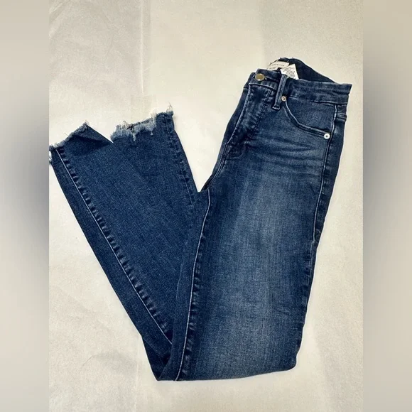 Good American GOOD LEGS RAW STEP HEM